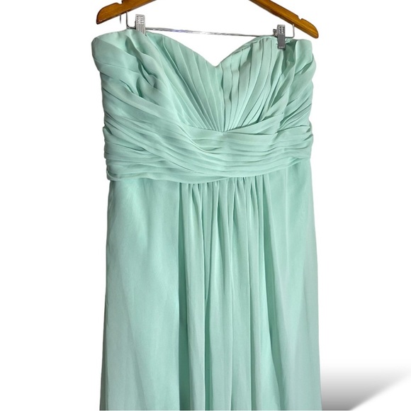 David's Bridal Mint Green Chiffon Strapless Sweetheart Bridesmaid Dress Long - Picture 4 of 6